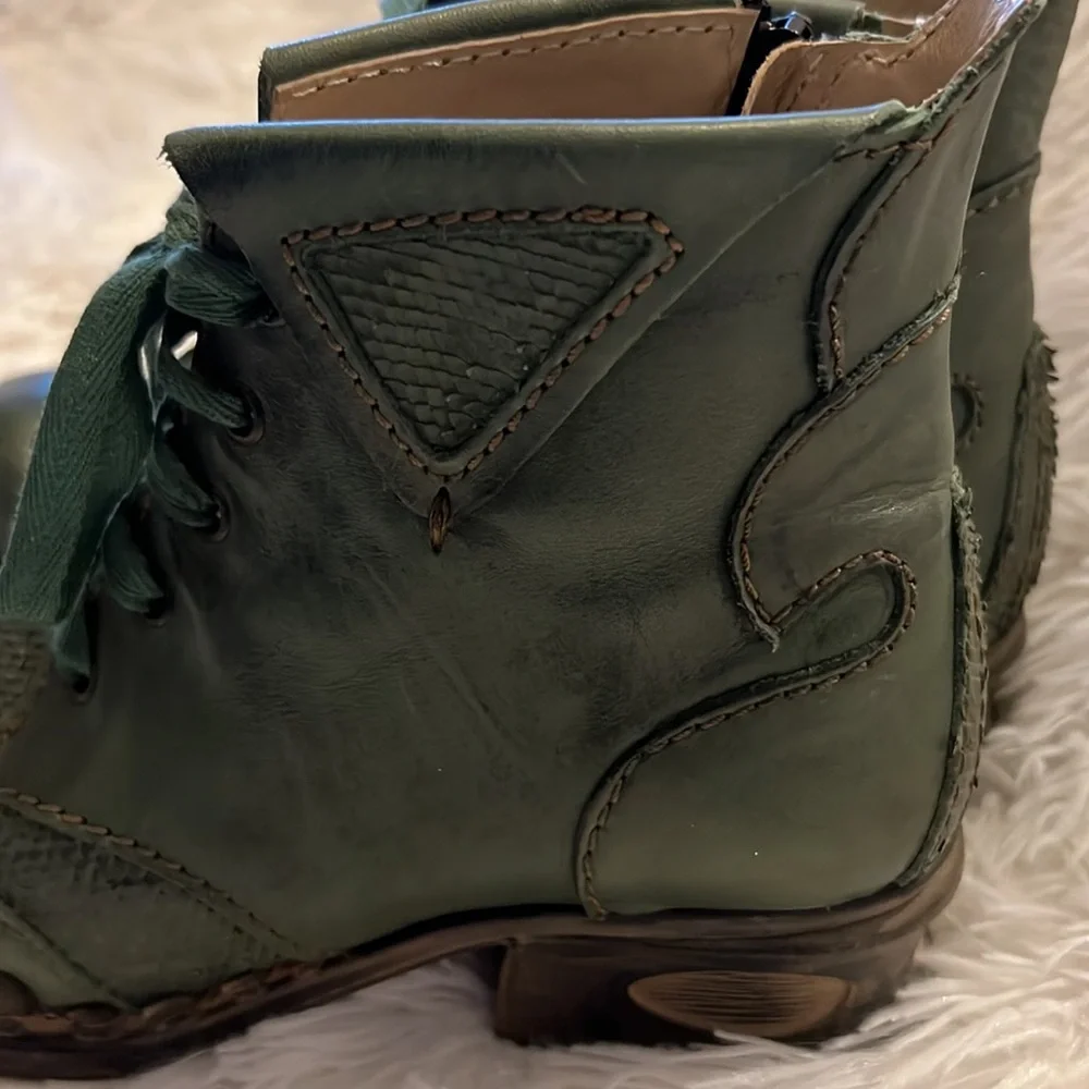 Very rare! Handmade in Portugal- NIB Rovers Terra boots in kiwi green - Picture 9 of 10